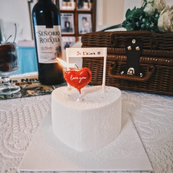 {"key":"hb2"} 【需自取】情人節限定!心形草莓可可鮮奶油蛋糕(4吋)