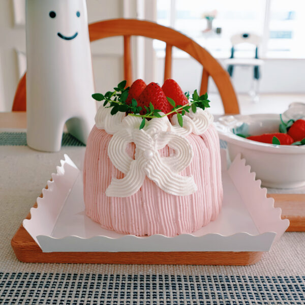 IMG_5472 【需自取】蝴蝶結草莓布丁鮮奶油蛋糕(4吋)