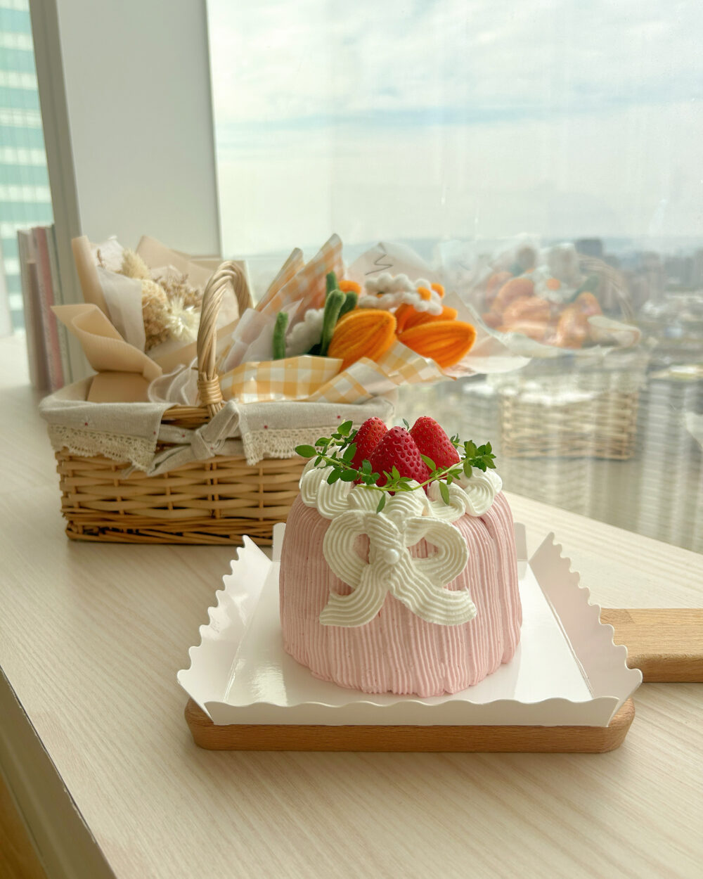 IMG_5487 【需自取】蝴蝶結草莓布丁鮮奶油蛋糕(4吋)